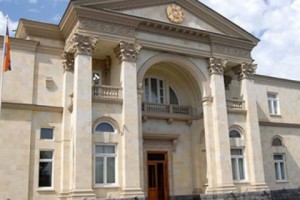 Раффи Ованнисян в резиденции президента РА: во встрече участвуют только лидер 
«Наследия» и Серж Саргсян