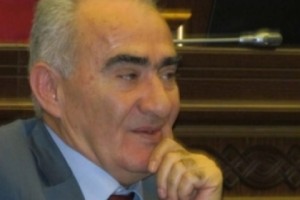 Ըստ Գալուստ Սահակյանի՝ վիրավորանքի պատճառն ալիքվող հակադարձ 
մեկնաբանություններն են