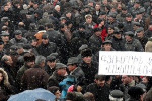 "Гюмри не продается",- говорили пришедшие на митинг "Наследия" гюмрийцы