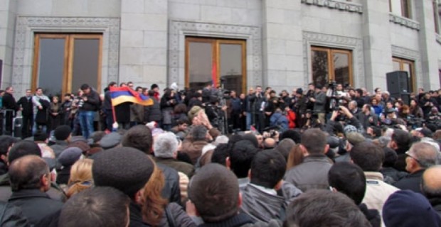 Ժողովուրդը երբեք դուրս չէր գա բողոքի, եթե չունենար օբյեկտիվ պահանջներ. Վարդան 
Խաչատրյան