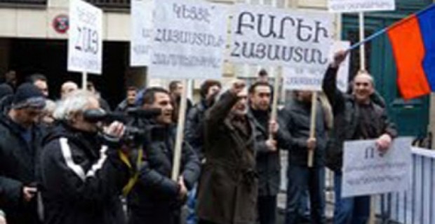 Paris : «Armenian Renaissance» Protests Fraudulent February 18 Election
