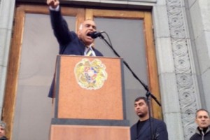 Րաֆֆի Հովհաննիսյանը Սերժ Սարգսյանին և Գարեգին Երկրորդին հրավիրում է այսօր՝ ժամը 
18:00-ին, ժողովրդից ներողություն խնդրելու