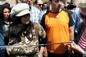 Акция протеста перед зданием правительства РА в связи с убийством военнослужащего (фото)