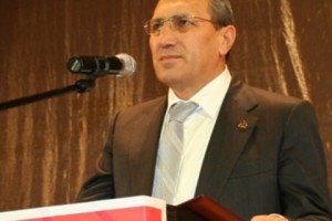Сурик Хачатрян складывает с себя полномочия губернатора до завершения 
предварительного следствия