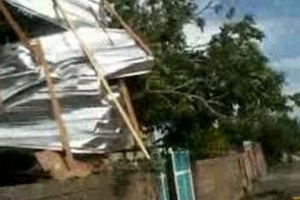 Նոր Ամանոսում ու Ոսկեվազում ուժեղ քամին վնասել է տանիքներ, էլեկտրասյուներ և այգիներ