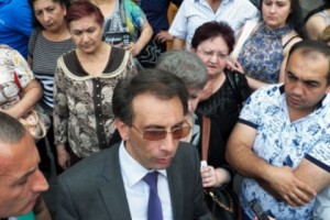 Работники ярмарки передали премьер-министру письмо (фото)