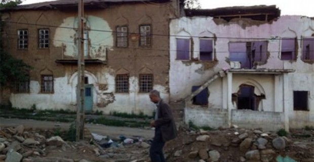 Petition Drive to Halt Destruction of Historic Armenian Homes in Moush