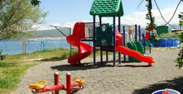 Minister Inspects Public Beaches at Lake Sevan