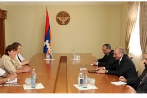 Բակո Սահակյանը հանդիպել է բարոնուհի Քերոլայն Քոքսին