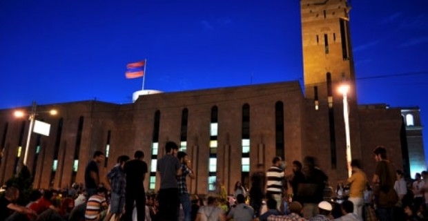 Հանձնաժողովի՞, թե՞ ավագանու որոշում. «Բարև Երևան»-ի հարցադրումները 
քաղաքապետին