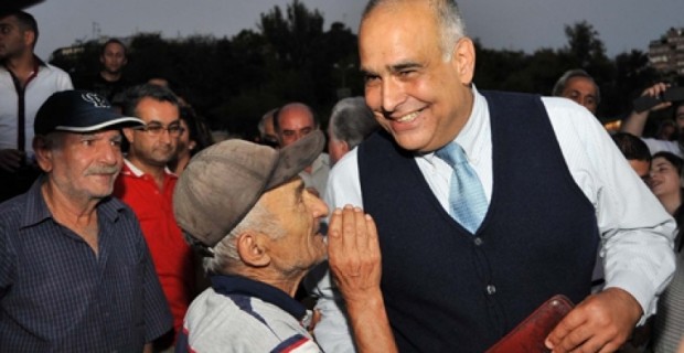 Raffi Hovannisian Holds Public Meeting: “Change Must Come By Year’s End”