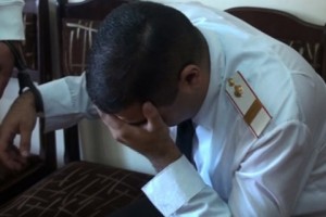 По подозрению в разбойном нападении полицейские задержали своего коллегу