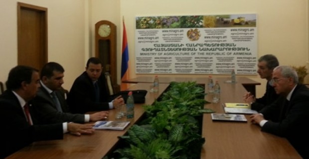 Minister of Agriculture Discusses Anti-Hail Systems with Spanish Specialists