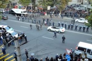 Միջադեպից տուժած 4 ոստիկանների բուժումը շարունակվում է

