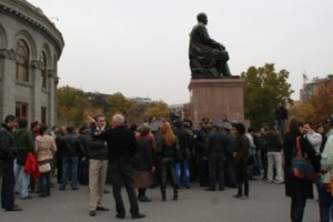 Զարուհի Փոստանջյան. «Ոստիկանության կողմից եղել է ուժի ոչ իրավաչափ կիրառում»