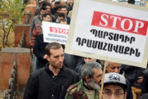 Акционером пенсионного фонда является также “АКБА-Кредит Агриколь Банк”