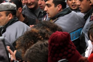 Դատապարտում են ոստիկանության անօրինականությունները