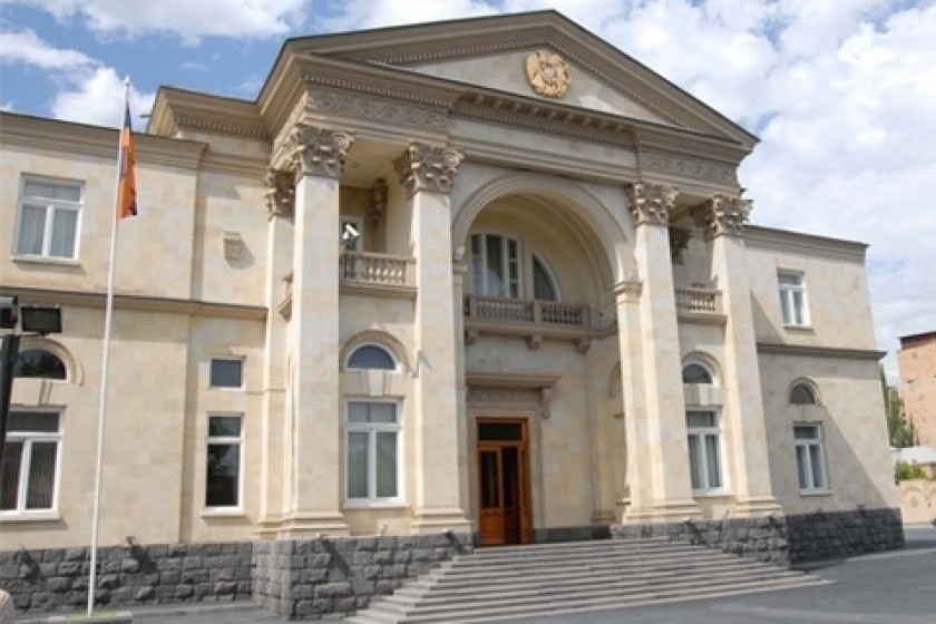 Armenian President Flies to Prague for Talks