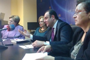 “Люди привыкли платить эти суммы, а мы всего лишь переместили их из карманов в кассу” – замминистра здравоохранения