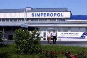 Российские войска захватили здание аэропорта в Симферополе