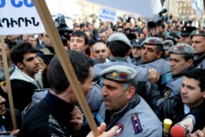 Полиция оттеснила граждан от здания Минфина (фото)