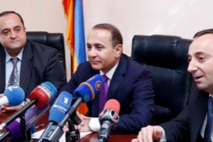 PM Introduces New Justice Minister to Staff