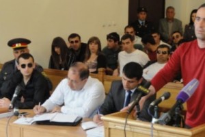 Տուժողի որդին պնդել է, թե չի տեսել եւ չգիտի ով է կրակել հոր վրա