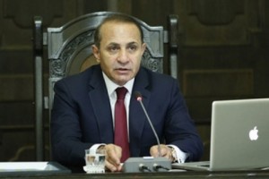Новая программа правительства: сходства и различия