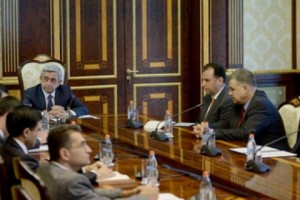 Սերժ Սարգսյանը հանդիպել է սահմանադրական բարեփոխումների հանձնաժողովի հետ