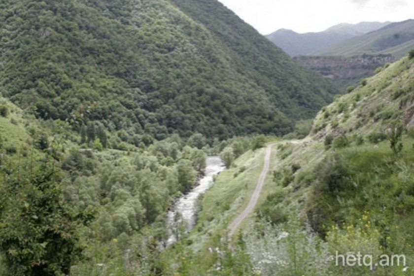 Armenia's Defense Minister Says Azerbaijani Infiltrator Killed in Karvatchar