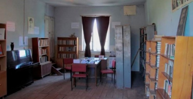 Djrahovit Library a Soviet Holdover: Poetry Dedicated to Papa Lenin Doesn't Attract Young 
Readers