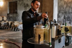 “Действуя в двух налоговых полях, я и налоги плачу вдвойне",- говорит карабахский 
винодел