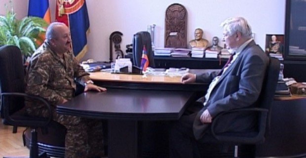 Պաշտպանության բանակի հրամանատար Մովսես Հակոբյանը հանդիպել է ԵԱՀԿ դեսպան 
Անջեյ Կասպշիկի հետ
