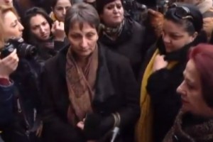 Перед зданием правительства РА продолжается акция протеста мелких и средних 
предпринимателей