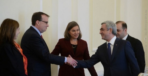 President Sargsyan Hosts U.S. Assistant Secretary of State for Wide-ranging Discussion