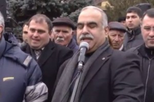 Ազատության հրապարակում ընթանում է Րաֆֆի Հովհաննիսյանի բացօթյա մամլո ասուլիսը