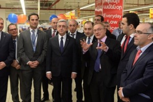 President Sargsyan Tours First Carrefour Market in Armenia
