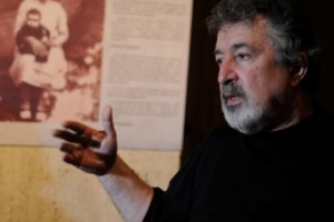 “Молчание глаз моей бабушки”: художник раскрывает тайну выставки