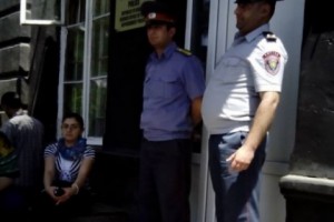 В Гюмри полиция отпустила трех участников акции протеста против подорожания 
электроэнергии