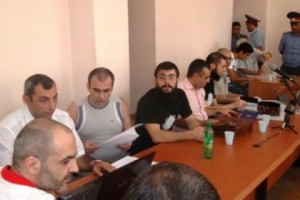 Механизм взыскания судебных расходов действует безотказно, но когда семьи остаются без 
кормильца, государство “умывает руки”