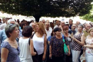"Shame, Shame": Nairit Plant Workers Again Demonstrate for Back Wages