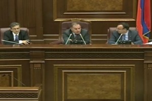В комиссии по государственно-правовым вопросам НС обсуждаются конституционные 
изменения