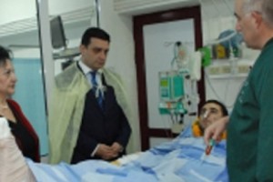 Նախարարն այցելեց վիրավոր զինծառայողին