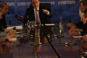 Գյումրու 2016թ. բյուջեի նախագծի հանրային քննարկման ժամանակ աշխատակազմի կրճատման առաջարկ հնչեց