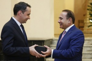 Վարչապետը հուշանվերներ է հանձնել ԶԼՄ որոշ ներկայացուցիչներին