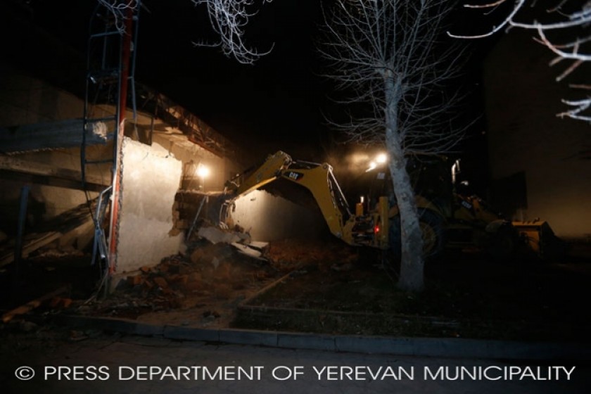 Yerevan Municipality: Demolishes Illegal Construction While Permitting Unfettered Street Advertising