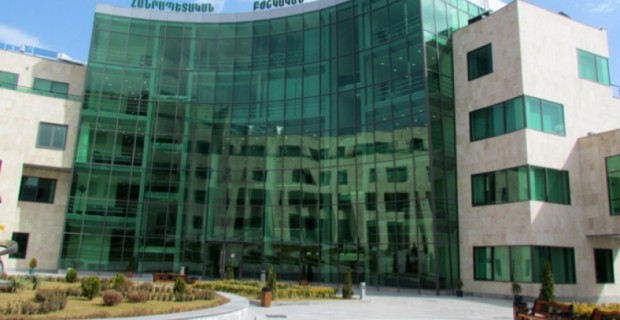 В республиканский медцентр в Степанакерте доставлены четверо раненых