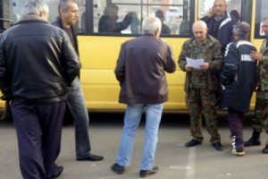 Ополченцы формируют группы и отправляются на позиции