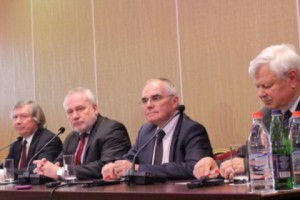 Они пришли сказать, что им нечего сказать, или имитация пресс-конференции