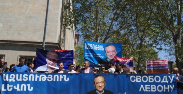 В Ереване прошло шествие в защиту Левона Айрапетяна